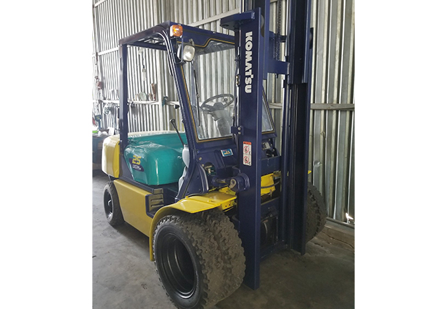 Komatsu 2.5 tấn Số sàn