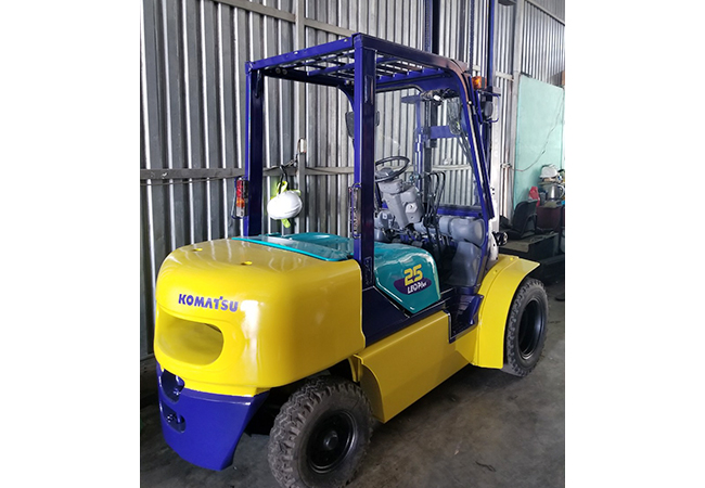 Komatsu 2.5 tấn Số sàn