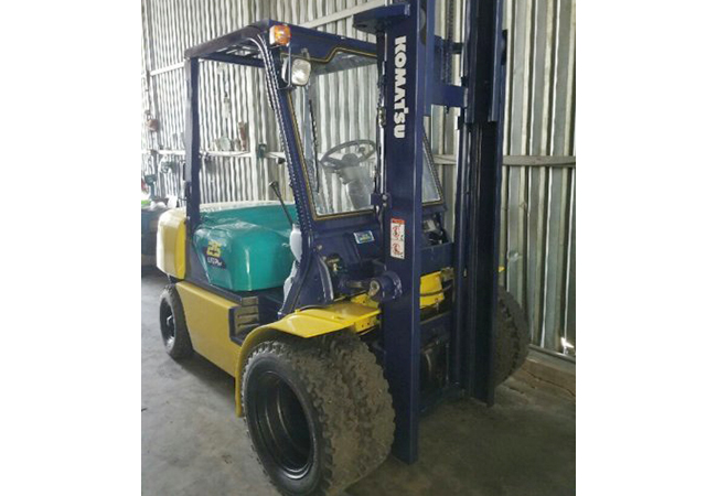 Komatsu 2.5 tấn Số sàn